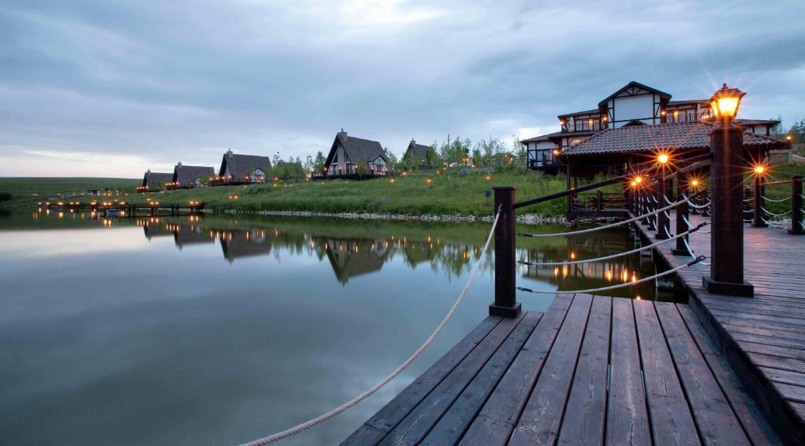 Slide Sakit Gol - Silent Lake Hotel